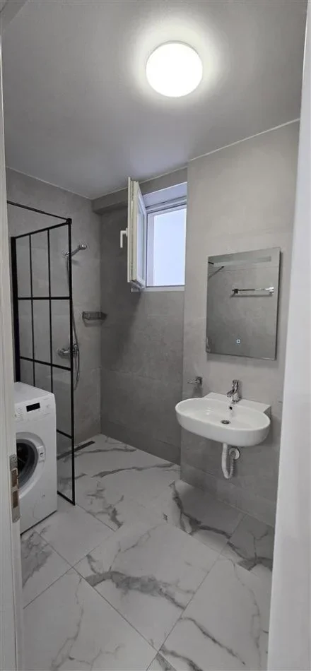Tirane, jepet me qera apartament 2+1 Kati 3, 95 m² 620 € (Rruga Hamdi Sina, Kompleksi FZ Construction)
