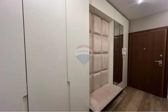 Tirane, jepet me qera apartament 2+1+Ballkon Kati 4, 1.000 m² 1.000 € (Rruga Him Kolli)