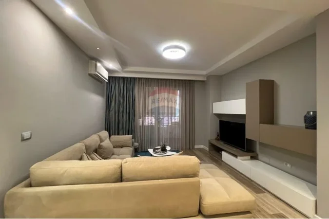 Tirane, jepet me qera apartament 2+1+Ballkon Kati 4, 1.000 m² 1.000 € (Rruga Him Kolli)