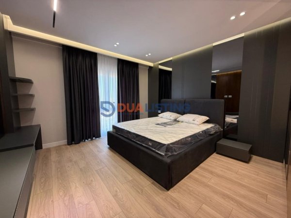 Tirane, jepet me qera apartament 1+1 , 80 m² 1.000 € (Ring Center)