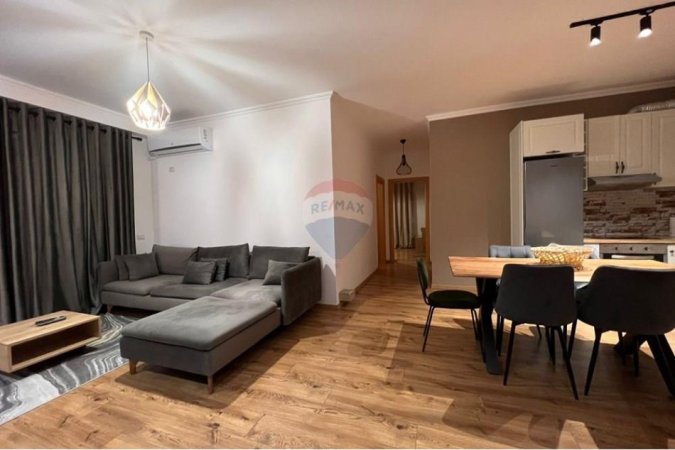Tirane, jepet me qera apartament 2+1+Ballkon , 110 m² 850 € (Kopshti Botanik)
