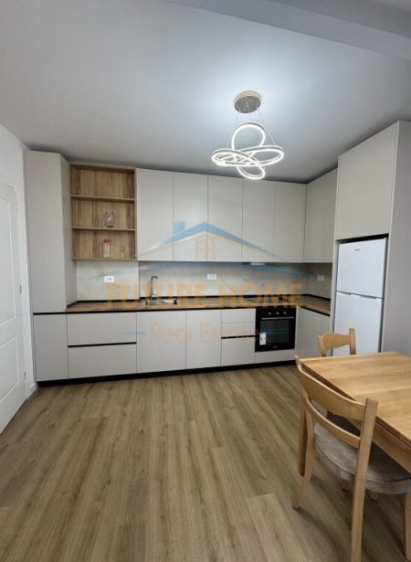 Tirane, jepet me qera apartament 1+1+Ballkon Kati 3, 67 m² 1.200 € (Lake View Residence.)