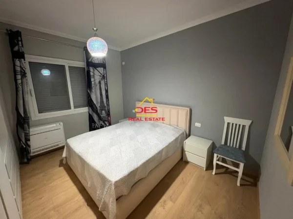 Vlore, jepet me qera apartament 2+1+Ballkon Kati 9, 110 m² 500 € (Rruga Çajupi)