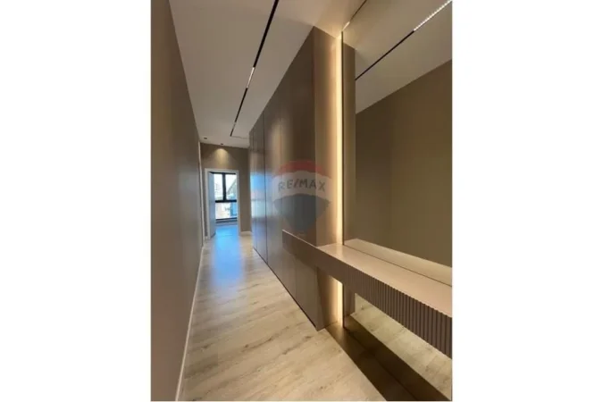 Tirane, jepet me qera apartament 2+1+Ballkon , 127 m² 1.000 € (Rruga Tefta Tashko)