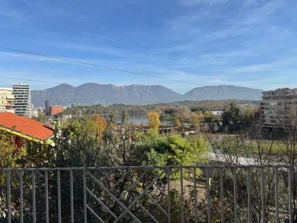 Tirane, jepet me qera apartament 2+1+Ballkon Kati 2, 900 € 