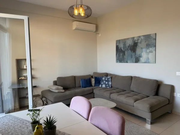 Tirane, jepet me qera apartament 2+1+Ballkon Kati 2, 900 € 