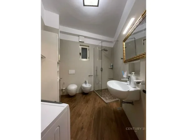Tirane, shitet apartament 2+1 Kati 5, 92 m² 165.000 € (Astir)