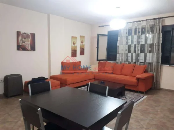 Tirane, jepet me qera apartament 1+1+Ballkon Kati 9, 75 m² 700 € (Rruga Sami Frasheri)