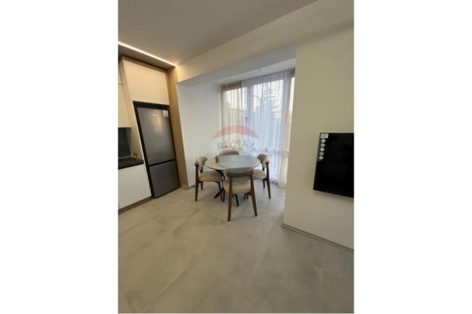 Tirane, jepet me qera apartament 2+1 , 75 m² 850 € (Ura e Tabakeve)