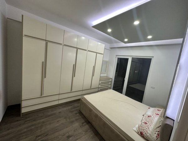 Tirane, jepet me qera apartament 1+1 Kati 3, 550 € 