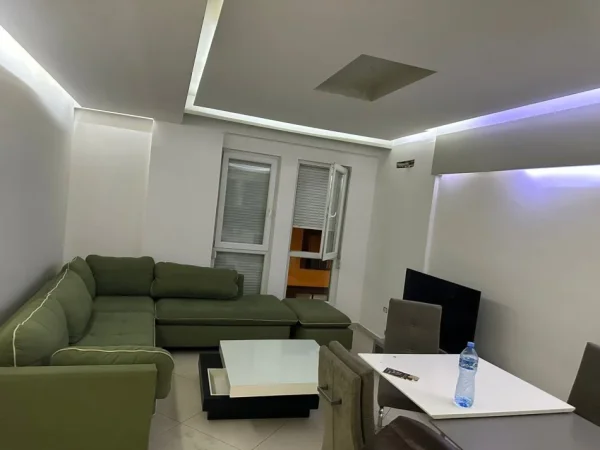 Tirane, jepet me qera apartament 1+1 Kati 3, 550 € 