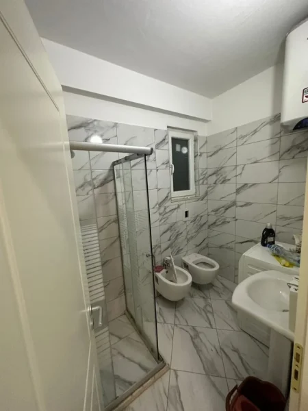 Tirane, jepet me qera apartament 1+1 Kati 3, 550 € 