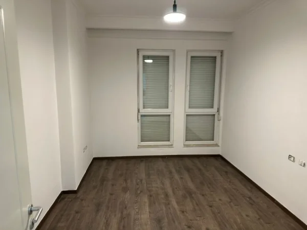 Tirane, jepet me qera apartament 1+1 Kati 3, 550 € 