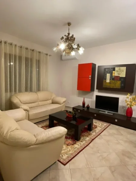 Tirane, jepet me qera shtepi 1+1 Kati 1, 70 m² 380 € (5 Maji)