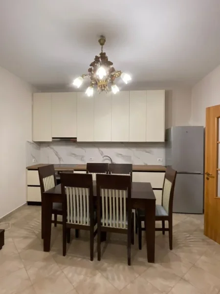 Tirane, jepet me qera shtepi 1+1 Kati 1, 70 m² 380 € (5 Maji)