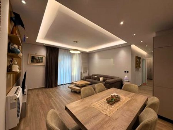 Tirane, jepet me qera apartament 2+1 Kati 2, 120 m² 1.500 € (teg)