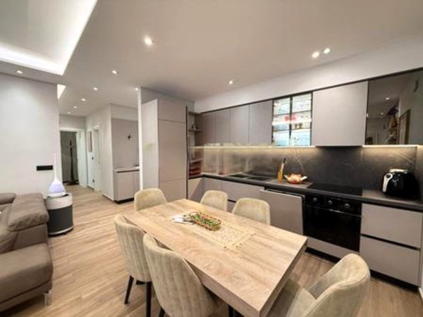 Tirane, jepet me qera apartament 2+1 Kati 2, 120 m² 1.500 € (teg)