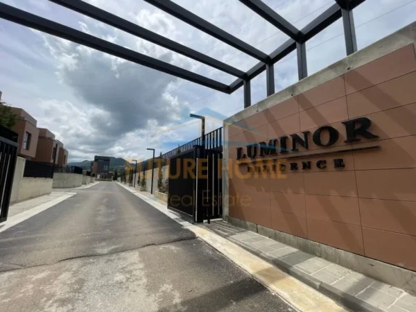 Tirane, shitet Vile , 350 m² 800.000 €   (Luminor Residence, pranë TEG)