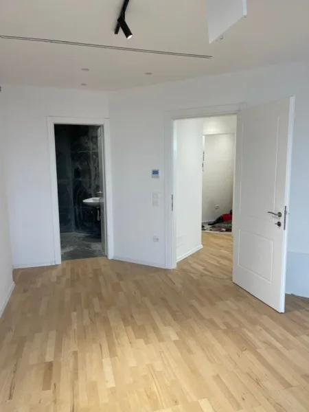 Tirane, 2+1verande, 130m2+19 verande  447.900 € (Rruga Kosovareve)