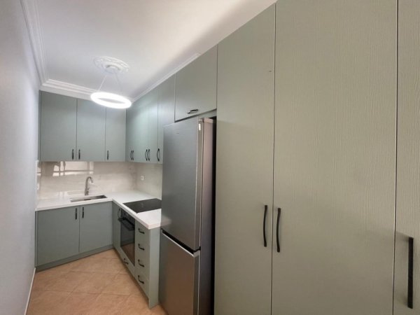 Tirane, jepet me qera apartament 2+1 Kati 7, 100 m² 800 € (Rruga e Kavajes)
