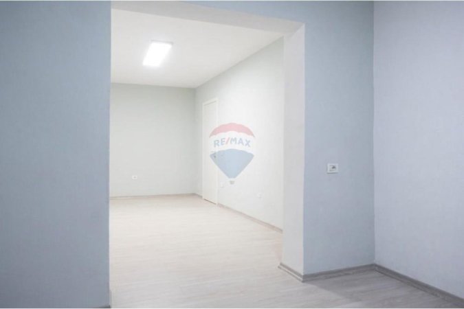 Tirane, jepet me qera zyre , 90 m² 1.000 € (Sheshi Willson)