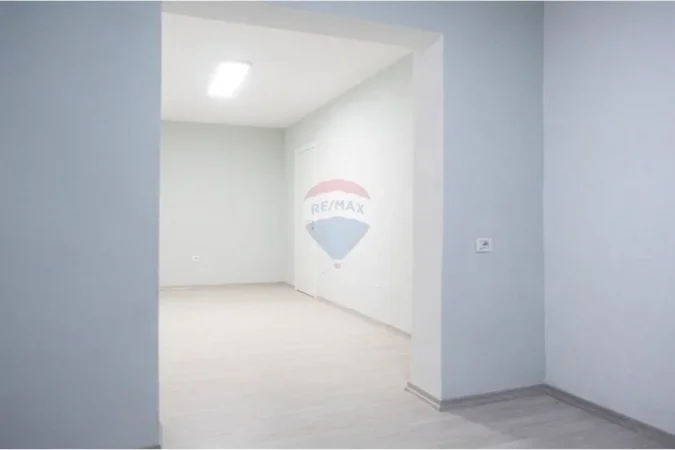 Tirane, jepet me qera zyre , 90 m² 1.000 € (Sheshi Willson)