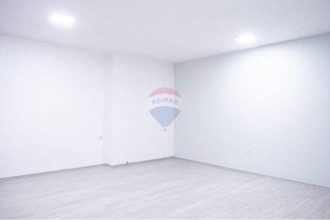 Tirane, jepet me qera zyre , 90 m² 1.000 € (Sheshi Willson)