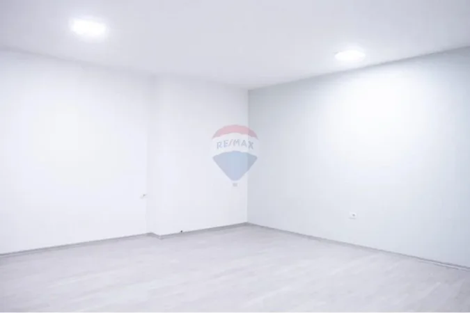 Tirane, jepet me qera zyre , 90 m² 1.000 € (Sheshi Willson)