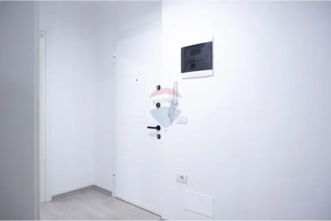 Tirane, jepet me qera zyre , 90 m² 1.000 € (Sheshi Willson)