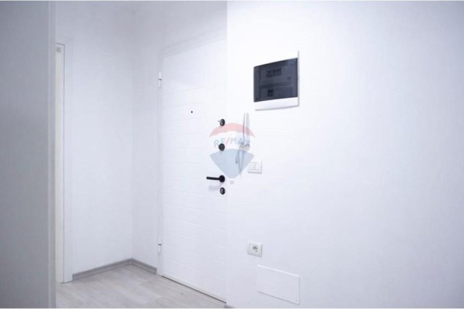 Tirane, jepet me qera zyre , 90 m² 1.000 € (Sheshi Willson)