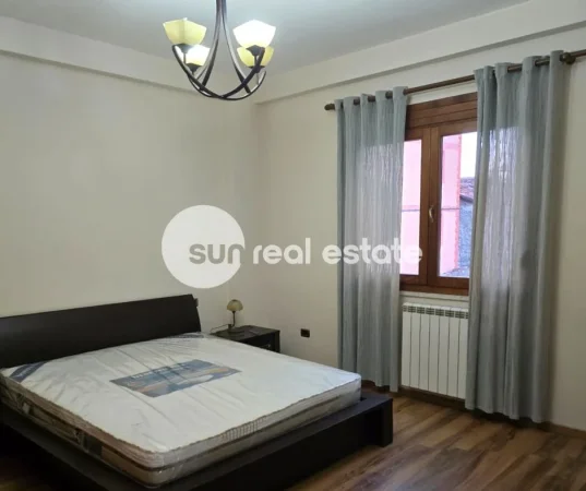 Shkoder, jepet me qera apartament 1+1+Ballkon Kati 1, 80 m² (PALLATI TEK ELITA)