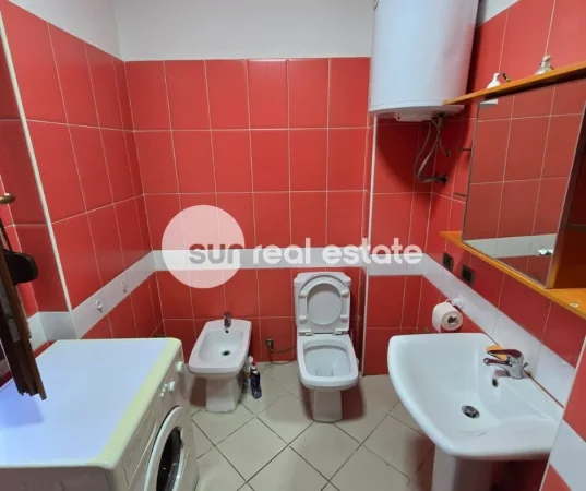 Shkoder, jepet me qera apartament 1+1+Ballkon Kati 1, 80 m² (PALLATI TEK ELITA)