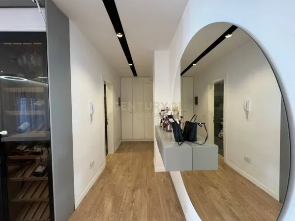 Tirane, shitet apartament 2+1 Kati 4, 178 m² 300.000 € (Kopshti Botanik/Zoologjik)