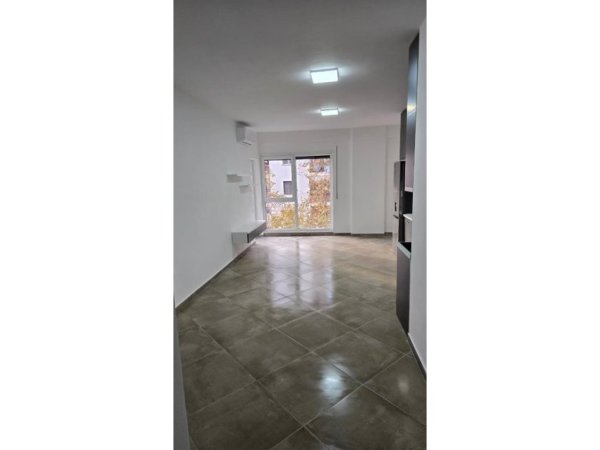 Tirane, jepet me qera apartament 1+1 Kati 3, 74 m² 450 € 