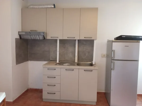 Tirane, jepet me qera apartament 1+1+Ballkon , 65 m² 450 € (Mbrapa Ambasadës Gjermane)