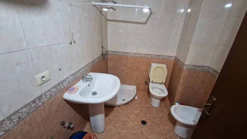 Tirane, jepet me qera apartament 1+1+Ballkon , 65 m² 450 € (Mbrapa Ambasadës Gjermane)