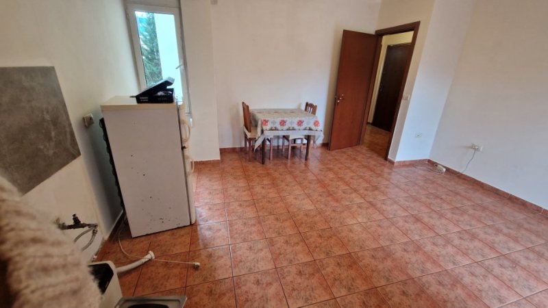 Tirane, jepet me qera apartament 1+1+Ballkon , 65 m² 450 € (Mbrapa Ambasadës Gjermane)