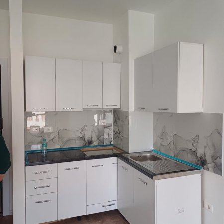 Jap 1+1(pjeserisht te mobiluar)330 € (Kompleksi Mangalem)