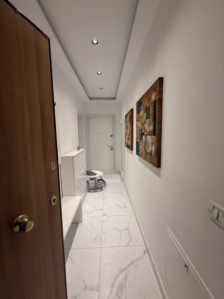 Tirane, jepet me qera apartament 1+1 Kati 4, 80 m² 800 € (Rruga e Kosovareve)