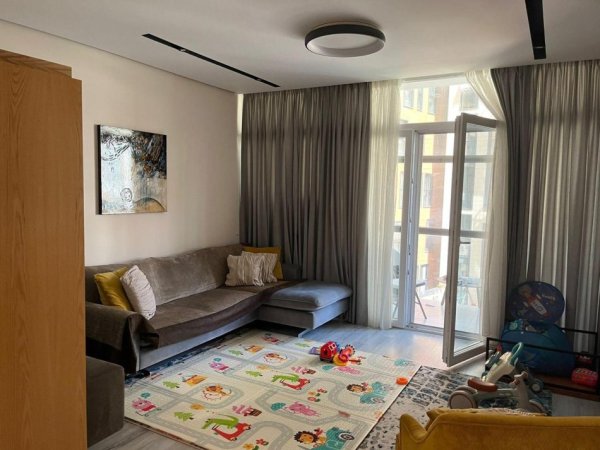 Tirane, jepet me qera apartament 1+1 Kati 4, 80 m² 800 € (Rruga e Kosovareve)