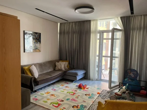 Tirane, jepet me qera apartament 1+1 Kati 4, 80 m² 800 € (Rruga e Kosovareve)