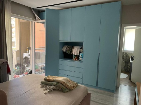 Tirane, jepet me qera apartament 1+1 Kati 4, 80 m² 800 € (Rruga e Kosovareve)