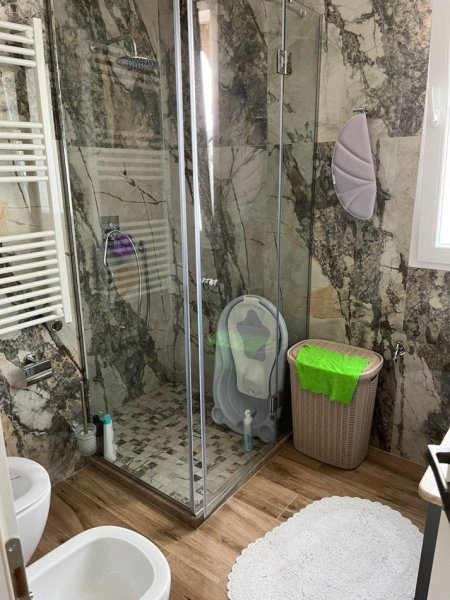 Tirane, jepet me qera apartament 1+1 Kati 4, 80 m² 800 € (Rruga e Kosovareve)