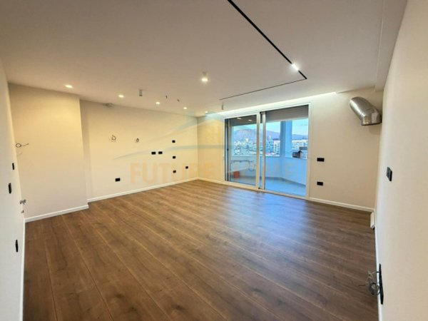 Tirane, jepet me qera apartament 2+1 Kati 8, 105 m² 700 € (Unaza e Re)