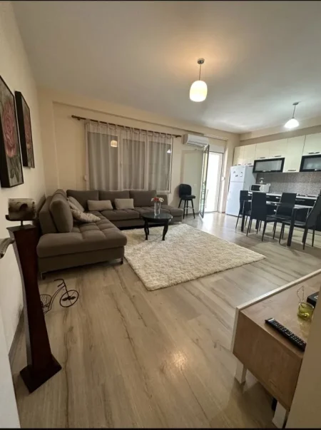 Tirane, jap me qera apartament 2+1+Ballkon Kati 2, 100 m² 700 € 