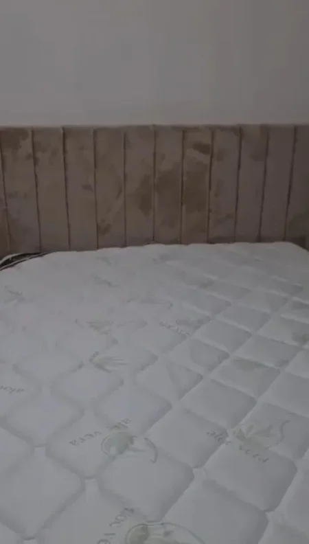 Tirane, jepet me qera apartament 1+1+Ballkon Kati 4, 75 m² 550 € (Yzberisht, Pasticeri Nela 6)