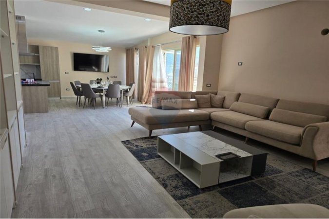 Vlore - Lungomare, jepet me qera apartament+verande | Penthouse 3+1+Ballkon , 170 m² 1.000 € (Rruga Murat Terbac, Vlore)
