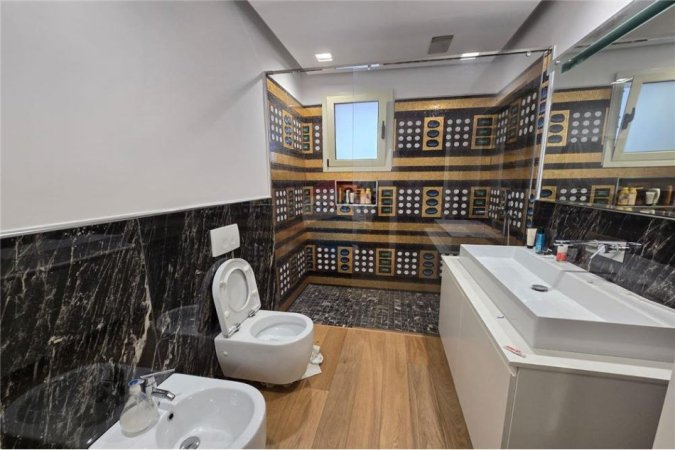 Vlore - Lungomare, jepet me qera apartament+verande | Penthouse 3+1+Ballkon , 170 m² 1.000 € (Rruga Murat Terbac, Vlore)