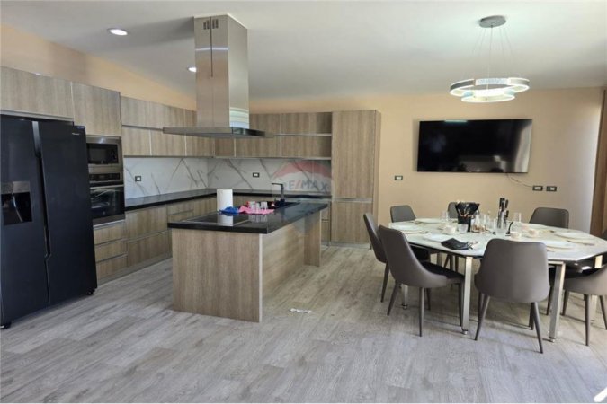 Vlore - Lungomare, jepet me qera apartament+verande | Penthouse 3+1+Ballkon , 170 m² 1.000 € (Rruga Murat Terbac, Vlore)