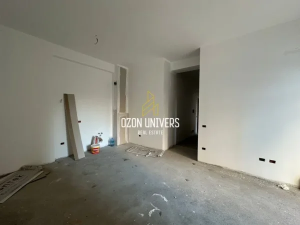 Tirane, shitet apartament 2+1+Ballkon Kati 1, 103 m² 195.000 € (Ish Fusha e Aviacionit)